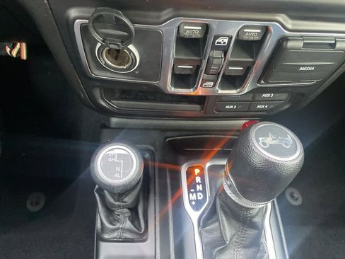 Used 2018 Jeep Wrangler Unlimited Sport S image 34