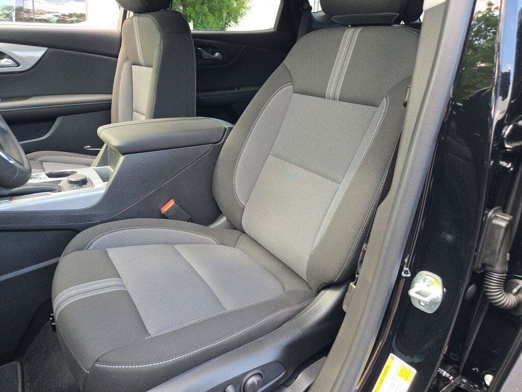 New 2026 Chevrolet Blazer LT w/ Convenience Package FWD image 29