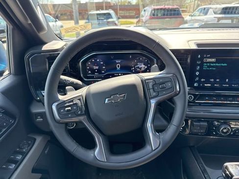 Used 2025 Chevrolet Silverado 1500 ZR2 w/ Technology Package image 3