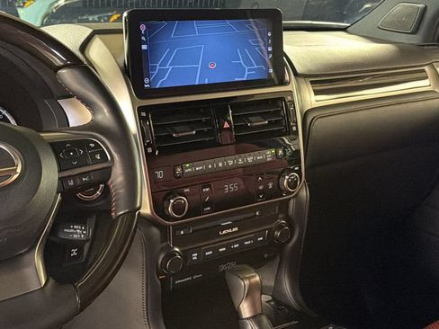 Certified 2022 Lexus GX 460 Luxury w/ Sport Design Package AWD/4WD image 18