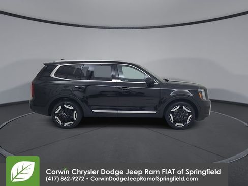 Used 2025 Kia Telluride S AWD/4WD image 17