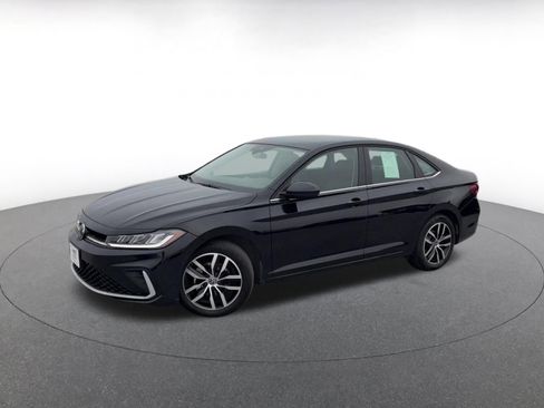 Used 2025 Volkswagen Jetta SE image 8