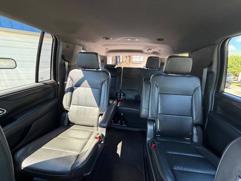 Used 2021 Chevrolet Suburban LT w/ Luxury Package AWD/4WD image 31