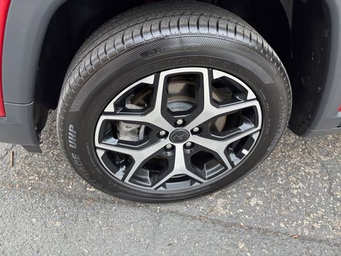 Used 2025 Jeep Compass Limited image 23