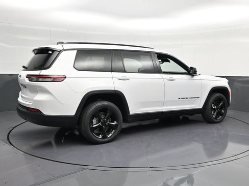 Used 2023 Jeep Grand Cherokee L Laredo AWD/4WD image 3
