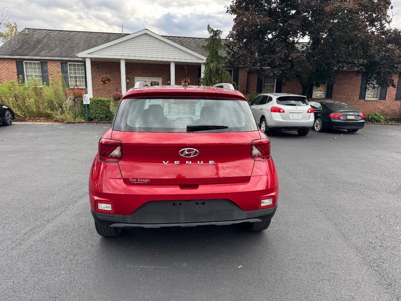 Used 2023 Hyundai Venue Limited FWD image 6