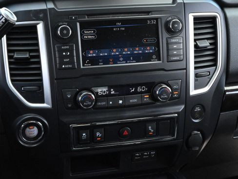 Used 2019 Nissan Titan SV w/ SV Convenience Package RWD image 27