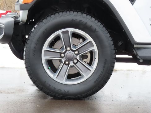 Used 2021 Jeep Wrangler Unlimited Sahara w/ Dual Top Group AWD/4WD image 10