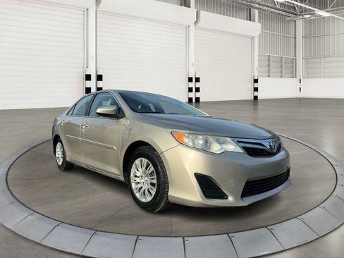 Used 2014 Toyota Camry Hybrid image 1