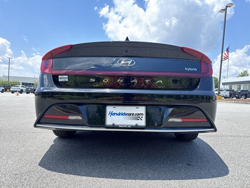 Used 2023 Hyundai Sonata Limited w/ Cargo Package FWD image 9