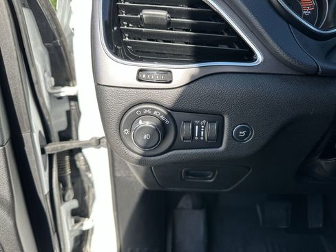 Used 2019 Jeep Cherokee Limited FWD image 17