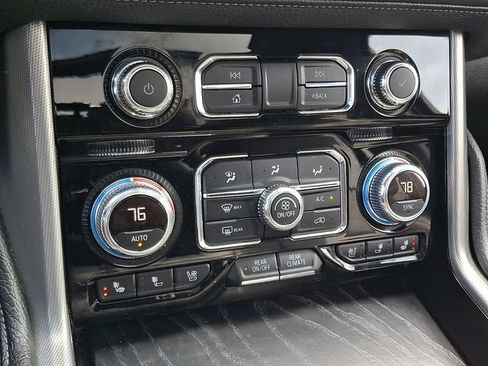 Used 2021 GMC Yukon XL Denali w/ Denali Premium Package AWD/4WD image 17