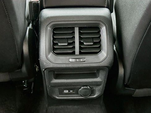 Certified 2022 Volkswagen Tiguan SE w/ Panoramic Sunroof Package AWD/4WD image 25