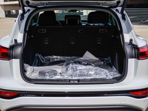 New 2025 Audi Q6 e-tron Premium AWD/4WD image 28