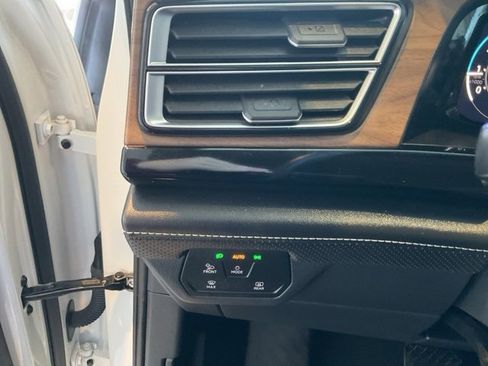 Used 2024 Volkswagen Atlas SE image 8