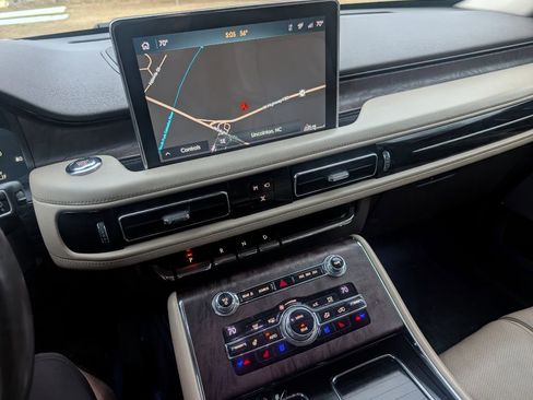 Used 2020 Lincoln Aviator Reserve w/ Equipment Group 202A image 11