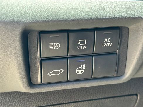 Used 2023 Toyota Highlander Platinum FWD image 32