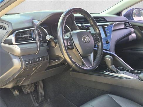 Used 2019 Toyota Camry SE w/ Convenience Package FWD image 2