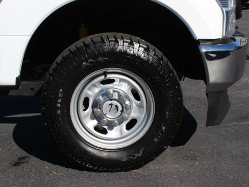 Used 2022 Ford F250 XL w/ Power Equipment Group image 32