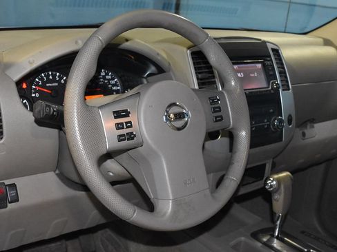 Used 2015 Nissan Frontier SV RWD image 2