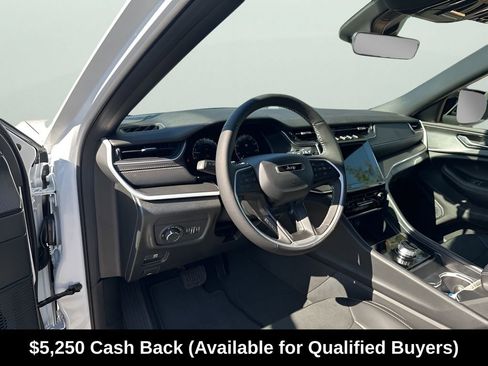 New 2025 Jeep Grand Cherokee Altitude image 30