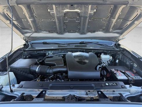 Used 2017 Toyota Tacoma TRD Off-Road w/ Premium & Technology Package image 23