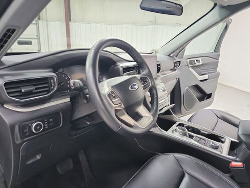Used 2024 Ford Explorer XLT w/ Equipment Group 202A image 18