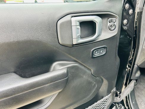 Used 2022 Jeep Wrangler Unlimited Sport AWD/4WD image 8