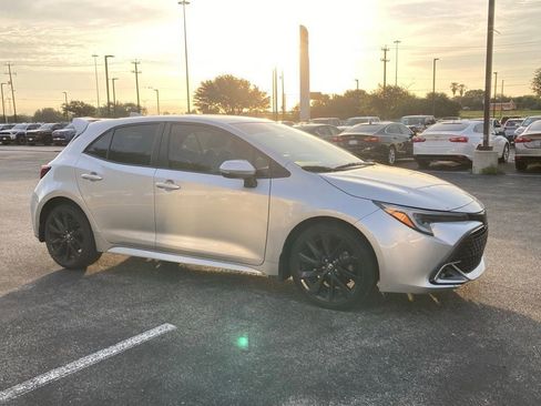 Used 2025 Toyota Corolla XSE FWD image 2