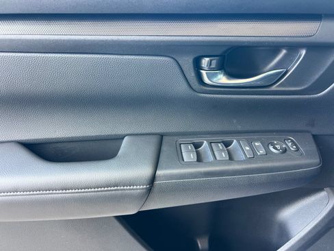 Used 2025 Honda CR-V LX image 11