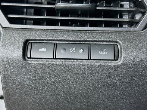 Used 2024 Nissan Altima 2.5 SV FWD image 17