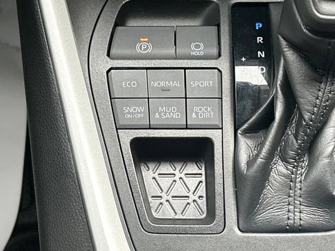 Used 2021 Toyota RAV4 XLE AWD/4WD image 52