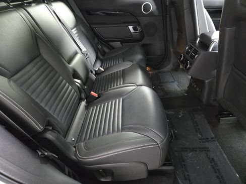 Used 2025 Land Rover Discovery S image 17