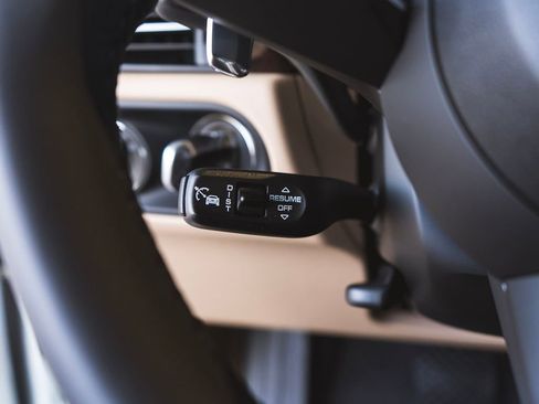 Certified 2026 Porsche Macan AWD/4WD image 19
