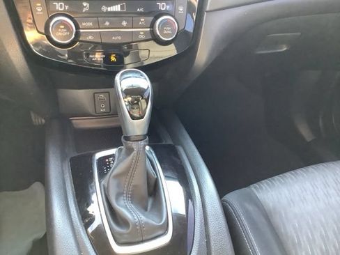 Used 2017 Nissan Rogue SV AWD/4WD image 30