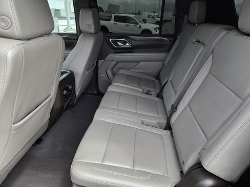 Used 2023 Chevrolet Suburban Z71 w/ Luxury Package AWD/4WD image 28