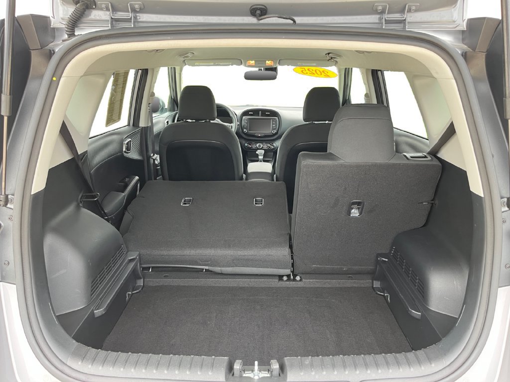 Used 2025 Kia Soul LX w/ LX Technology Package FWD image 26