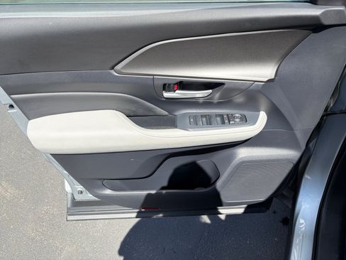 Used 2026 Toyota Grand Highlander AWD image 9