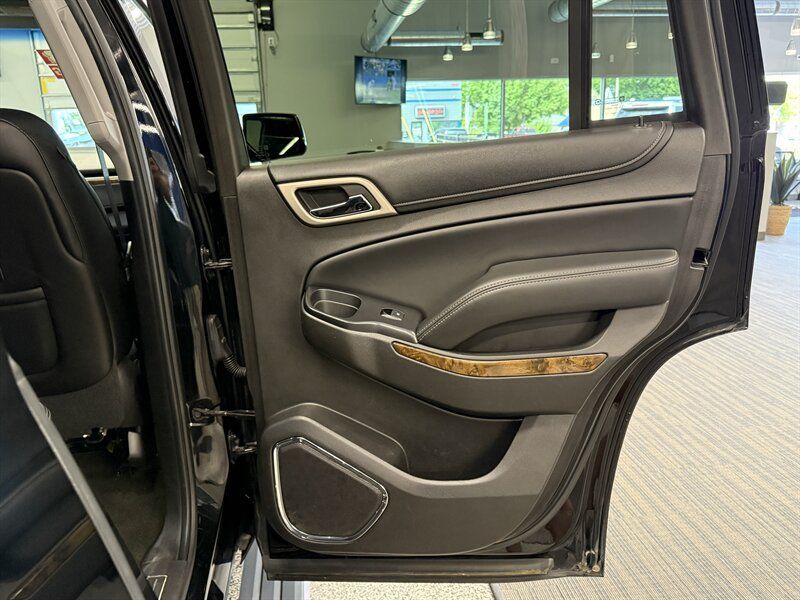 Used 2015 GMC Yukon Denali w/ Premium Package AWD/4WD image 39