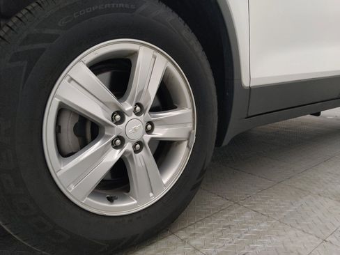 Used 2020 Chevrolet Trax LT FWD image 31