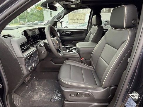 New 2025 Chevrolet Suburban Premier image 13