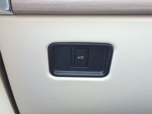 New 2026 Land Rover Range Rover SE image 21