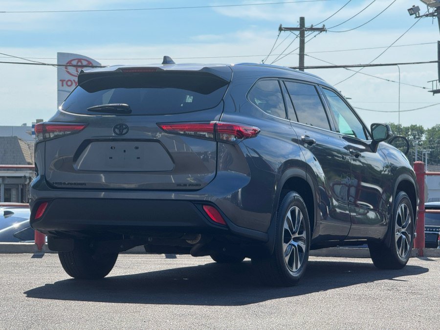 Used 2021 Toyota Highlander XLE AWD/4WD image 5