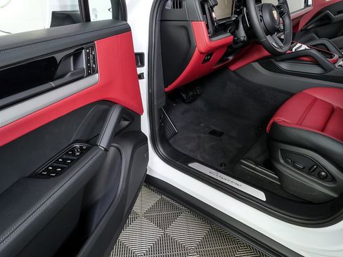 New 2026 Porsche Cayenne Coupe image 8