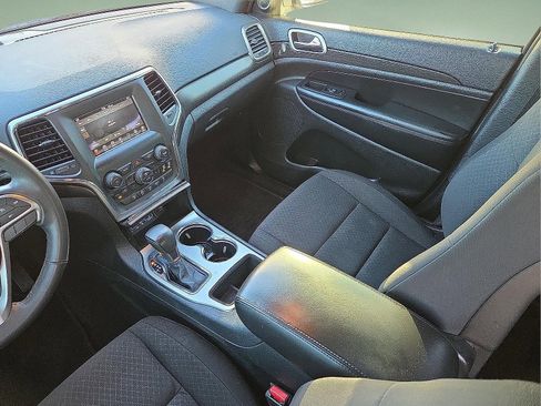 Used 2018 Jeep Grand Cherokee Laredo image 12