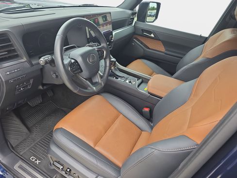 Used 2024 Lexus GX 550 w/ Accessory Package (Z1) AWD/4WD image 16