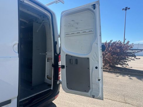 Used 2014 Mercedes-Benz Sprinter 2500 image 36