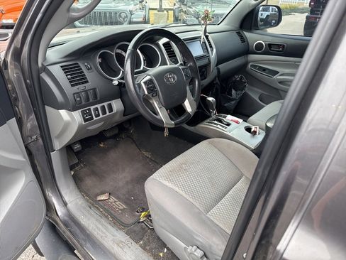 Used 2015 Toyota Tacoma PreRunner image 18