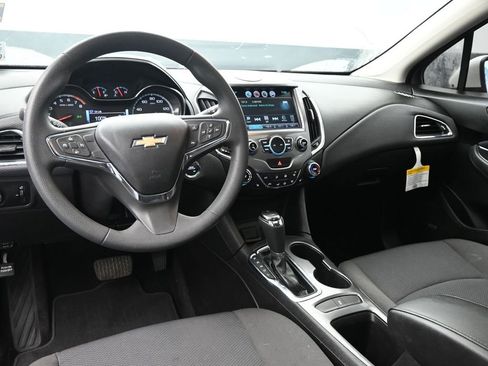 Used 2018 Chevrolet Cruze LT w/ Sun And Sound Package image 25