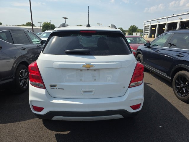 Used 2020 Chevrolet Trax LT w/ LT Convenience Package AWD/4WD image 3